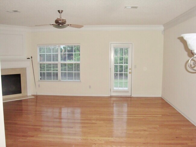 Building Photo - 5662 Lawley Dr