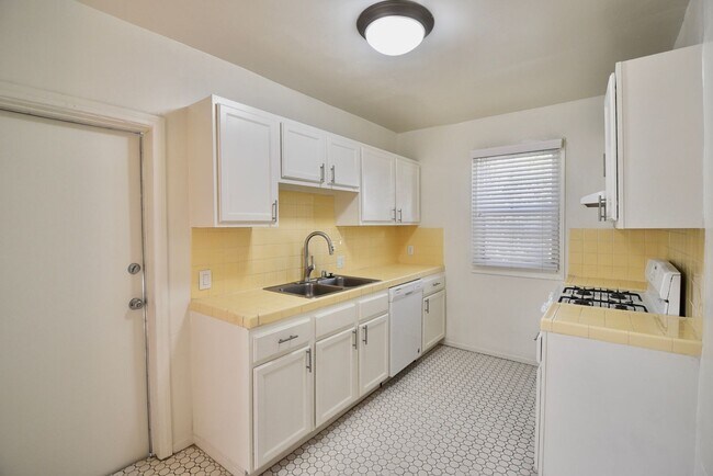 Foto del edificio - 5212 Fountain Ave
