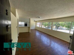 Building Photo - 205 S Elm Dr