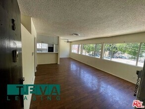 Building Photo - 205 S Elm Dr