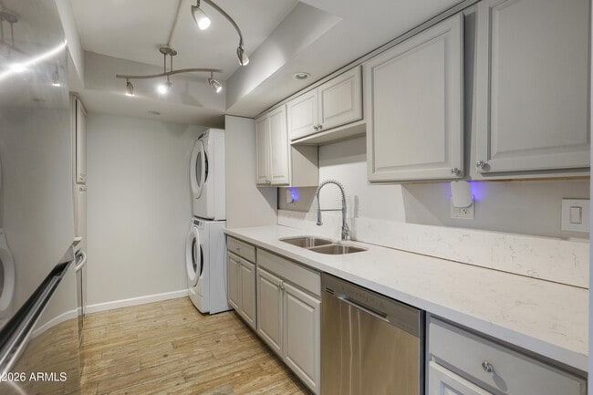 Building Photo - 10444 N 69th St