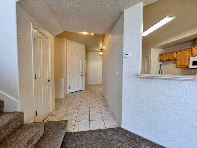 Foto del edificio - Beautiful Water Views! This 3 BD, 2 BA Gle...