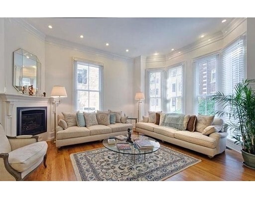Building Photo - 44 Follen St
