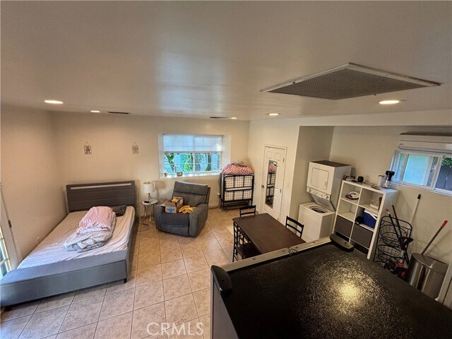 Foto del edificio - 5658 Cahill Ave