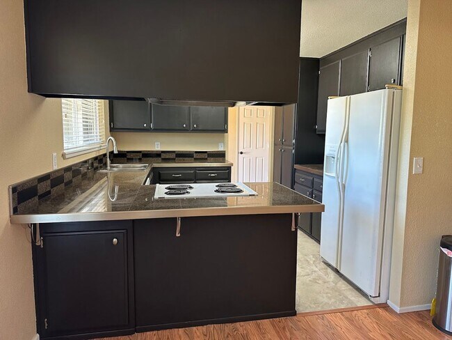 Building Photo - Well maintained home in desireable Cottonw...