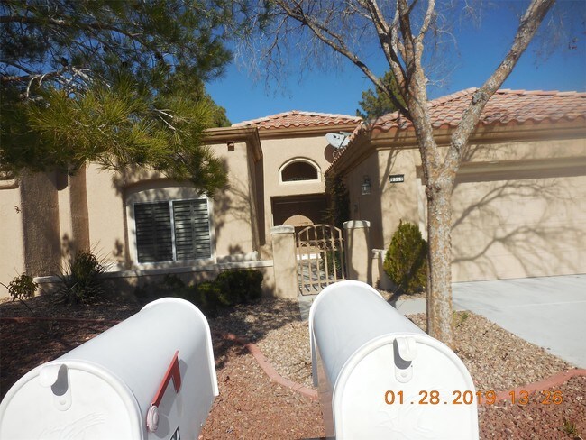 Building Photo - 9360 Villa Ridge Dr