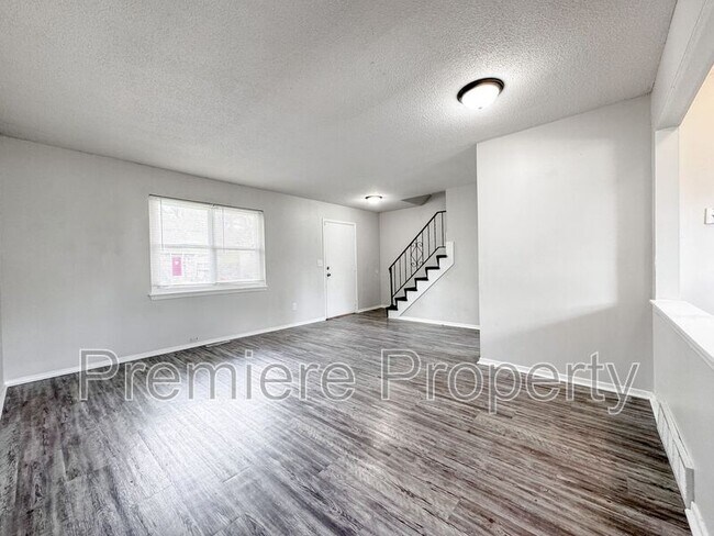 Foto del edificio - 219 N Oak Dr