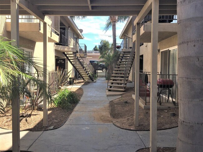 Building Photo - Updated Imperial Beach Condo!