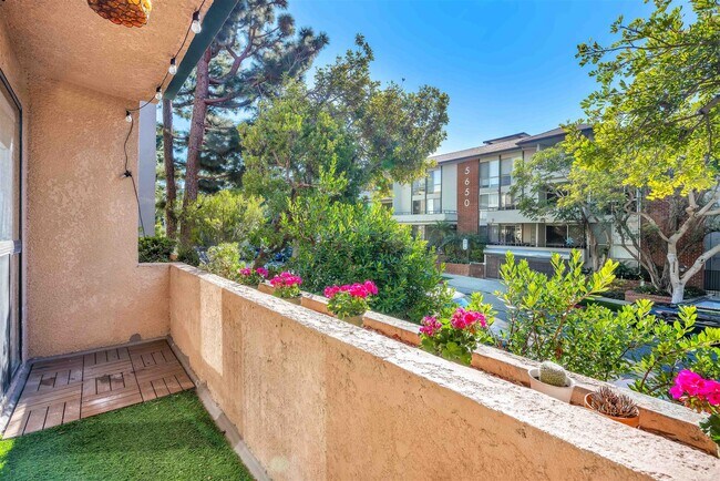 Foto del edificio - 5651 Windsor Way