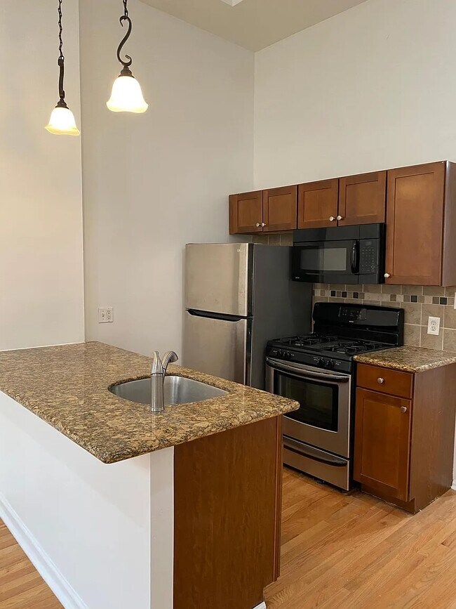 Foto del edificio - 327 S 12th St