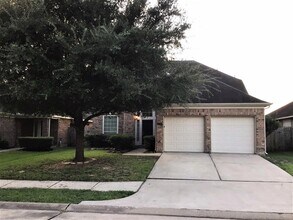 Building Photo - 2718 Lakecrest Way Dr