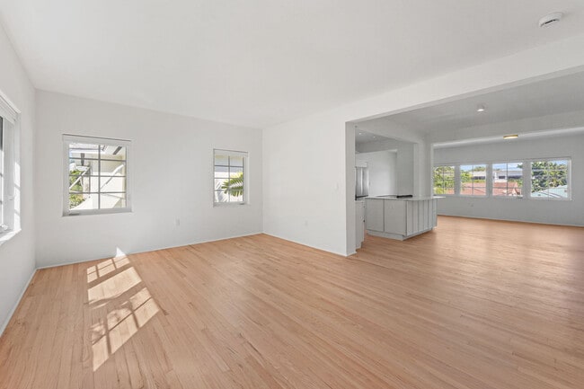 Foto del edificio - 3705 Ponce de Leon Blvd