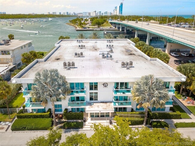 Building Photo - 290 Bal Bay Dr