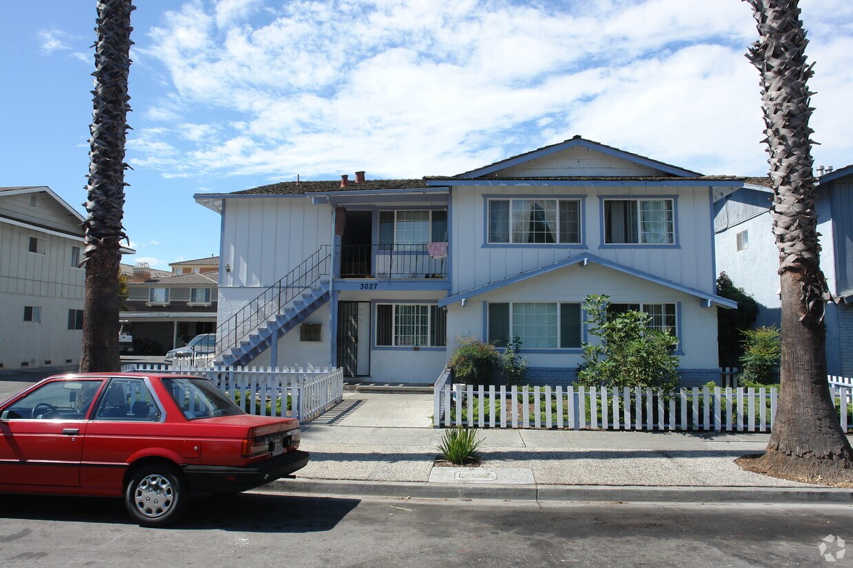 Building Photo - 3027 Pearl Ave