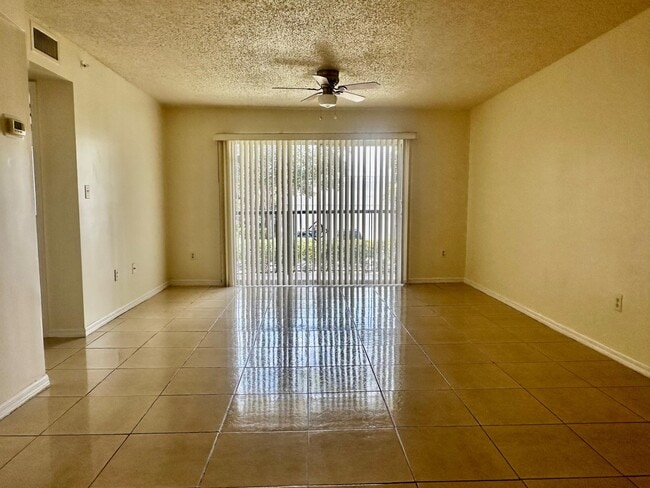Building Photo - 1300 Crestwood Ct S