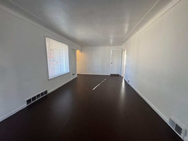 Foto del edificio - 19029 Plainview Ave