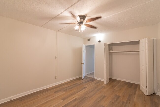 Foto del edificio - 830 E Park Ave