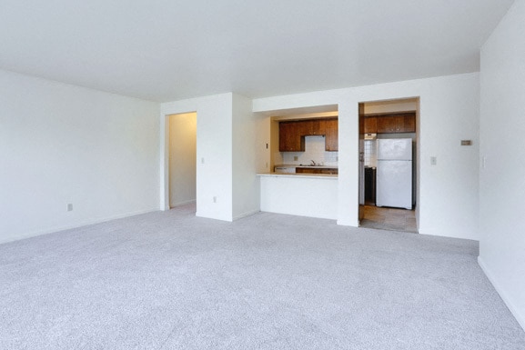 Dining Area - Breakfast Bar - Berkley Manor Apartments