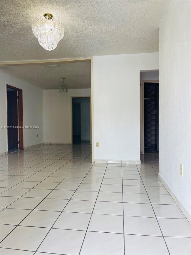 Foto del edificio - 533 E 61st St