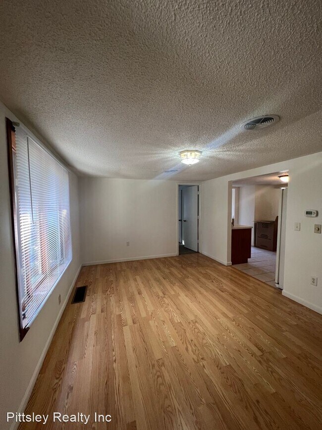 4 br, 2 bath House 907 Seaman Avenue House Rental in DeKalb, IL