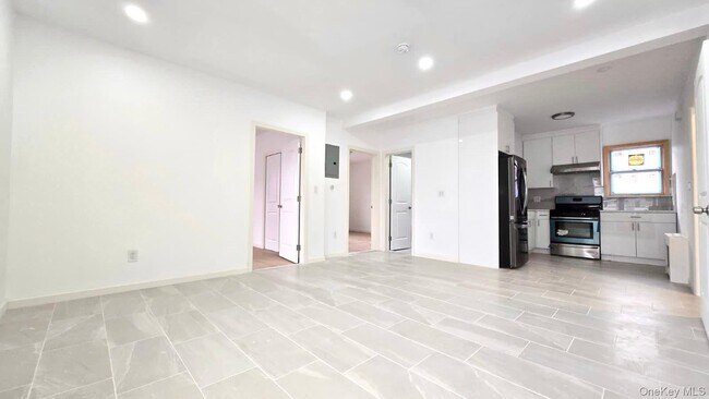 Foto del edificio - 63-87-87 Fitchett St