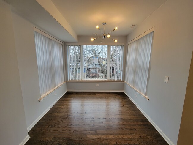 Building Photo - 4844 N Spaulding Ave