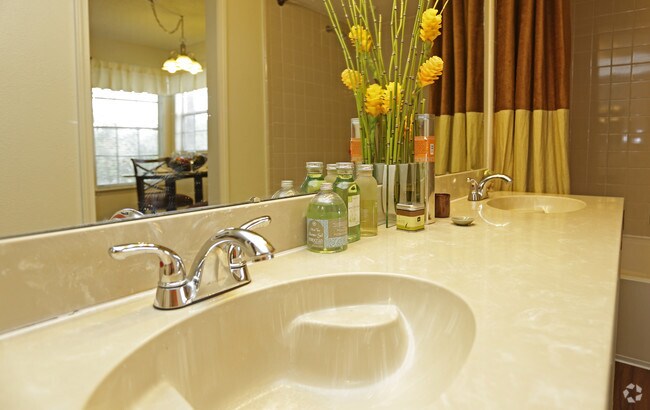 Baño - Shadowlake Villa Apartments