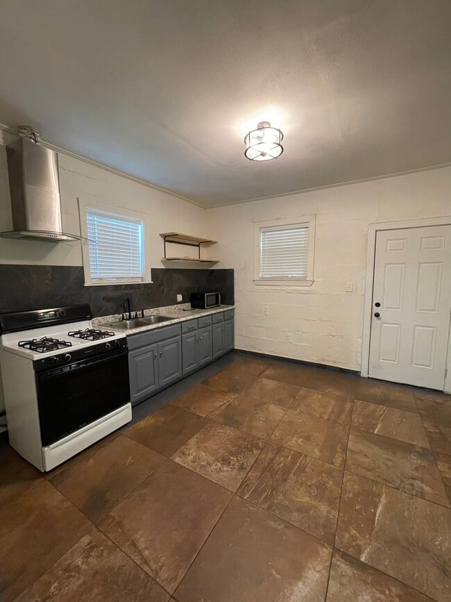 Photo - 210 Roesler Rd (San Antonio, TX) House