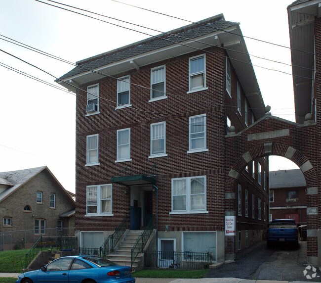 Building Photo - 1018A S Hall St