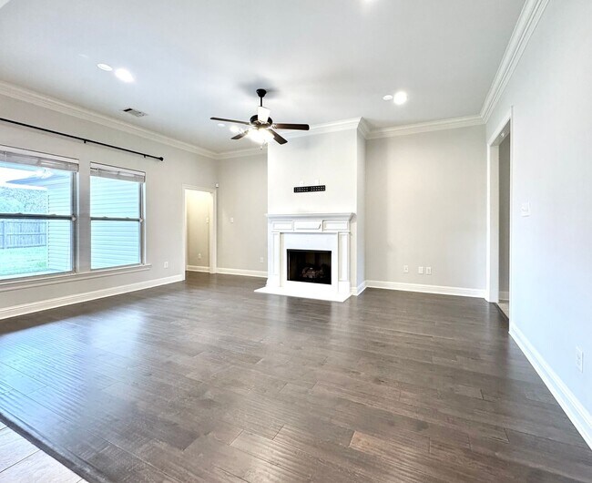 Foto del edificio - 3 Bedroom House Near LSU in Lake Villas
