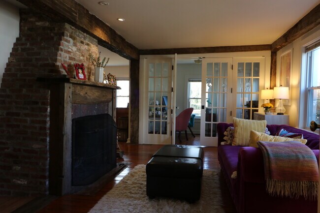 Building Photo - 2A Oak St