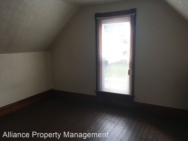 Building Photo - 3 br, 1.5 bath House - 1624 N Harrison St