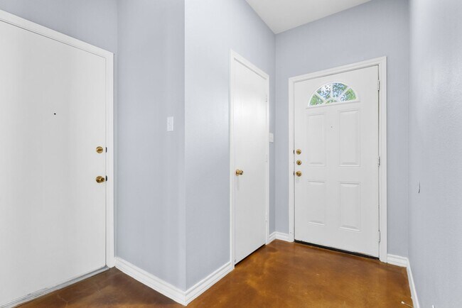 Foto del edificio - 5002 Summit Wood