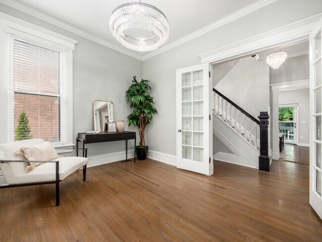 Bonus Space in Entry - 926 City Park Ave