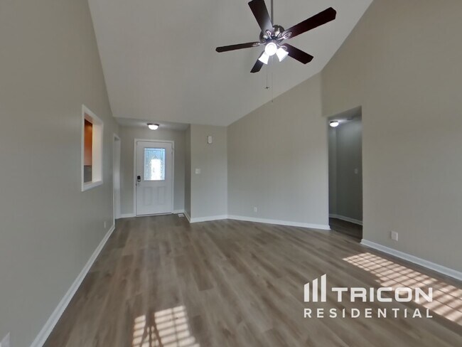 Foto del edificio - 1429 Cedar Springs Cir