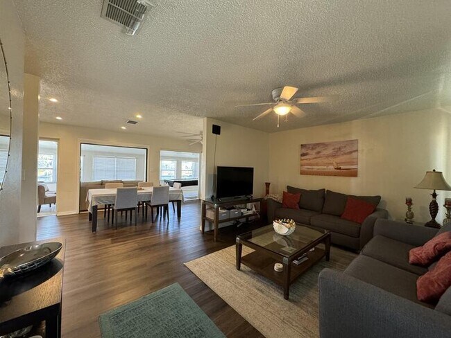 Foto del edificio - 4303 Conway Blvd
