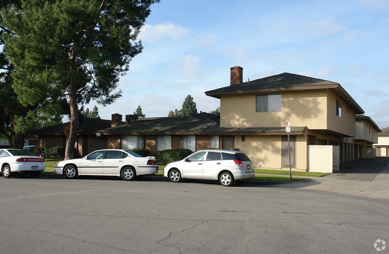 Building Photo - 1671 W Cindy Ln