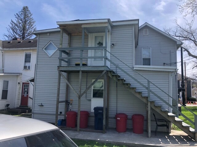 Entryway - 226 W Union St