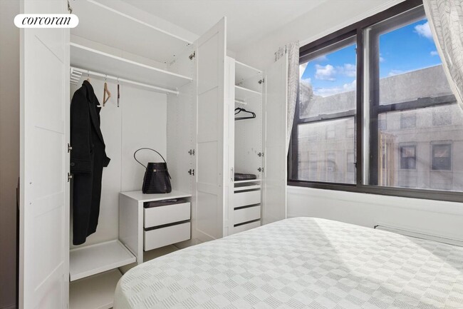 Building Photo - 205 E 89th St