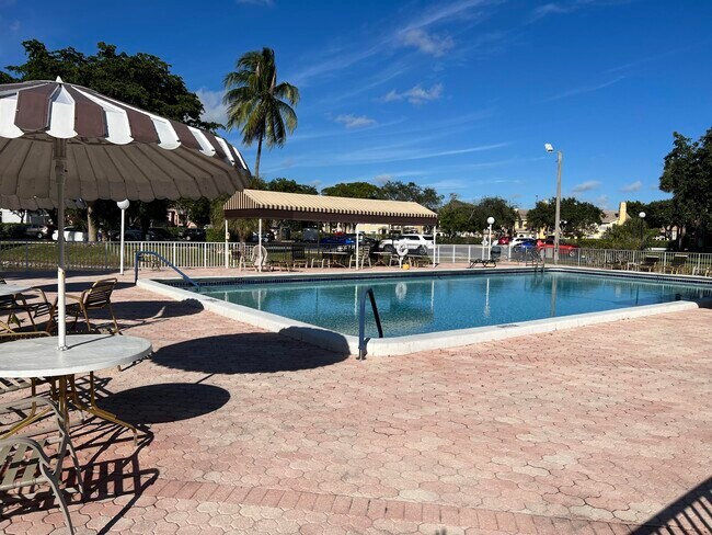 Foto del edificio - 1830 SW 81st Ave