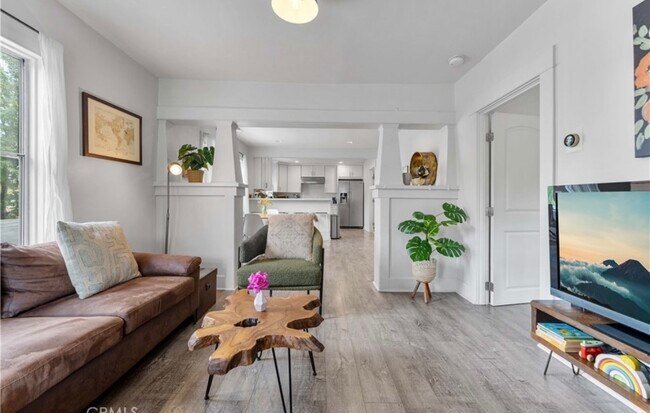 Foto del edificio - 6030 Crestwood Way