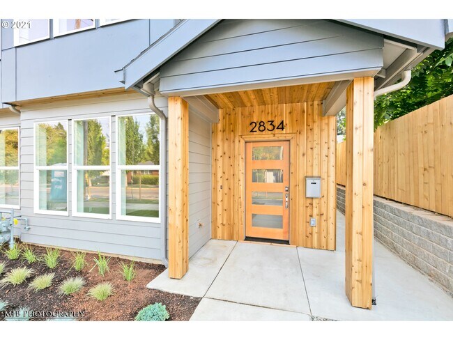 entry - 2834 NE Killingsworth St