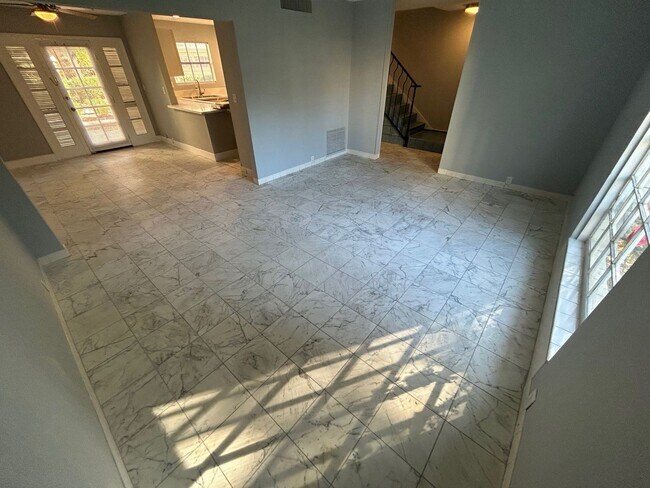 Foto del edificio - SPACIOUS 2 BEDROOM TOWNHOME IN LAS VEGAS COUNTRY CLUB