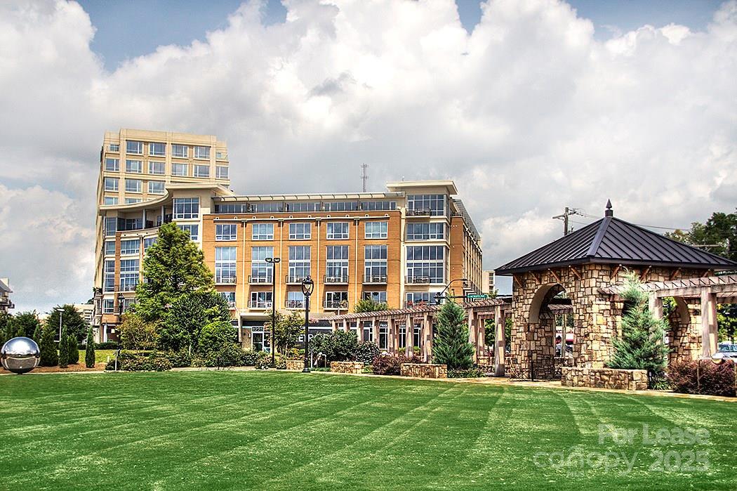 Primary Photo - 1133 Metropolitan Ave