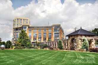 Building Photo - 1133 Metropolitan Ave Building Photo - 1133 Metropolitan Ave