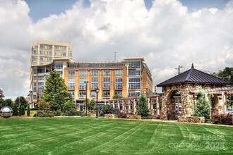 Building Photo - 1133 Metropolitan Ave Building Photo - 1133 Metropolitan Ave