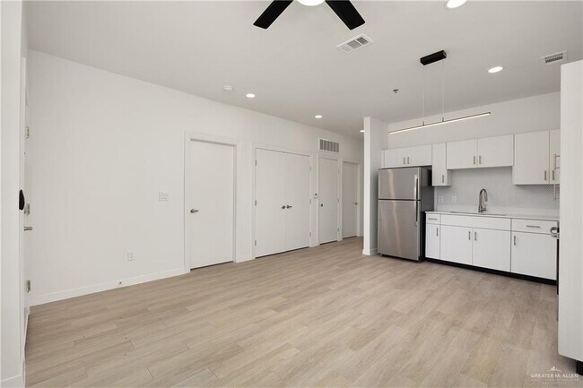 Foto del edificio - 412 N Ware Rd