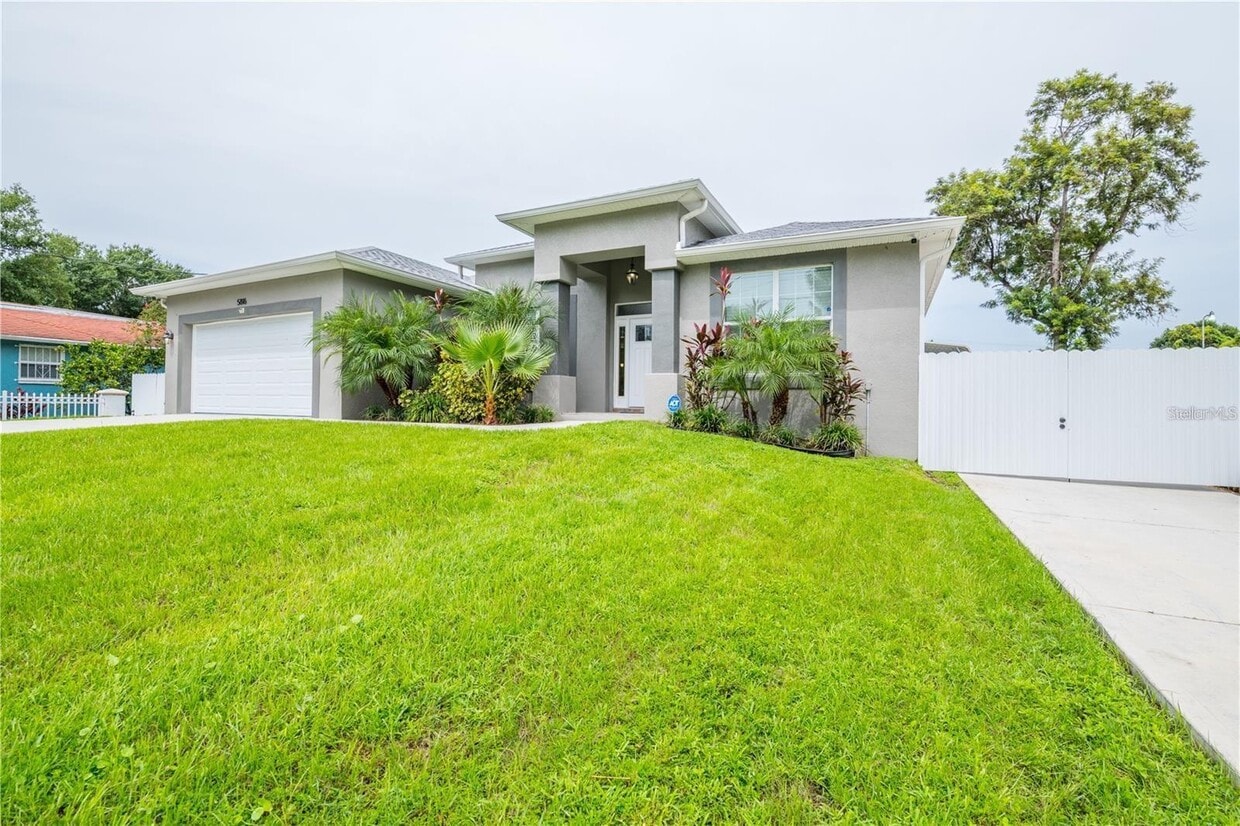 Foto principal - 5816 Little River Dr