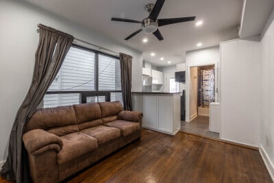 Foto del edificio - 3718 W Belmont Ave