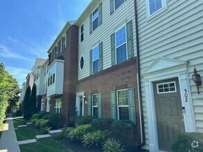 Building Photo - 504 Raymond Dr